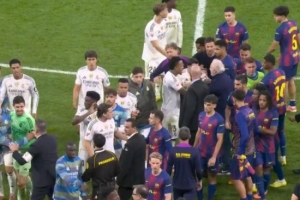 要素齐全的国家德比重磅回归！红牌、点球、赛前言论、赛后冲突，一个都不少。