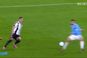 前裁判指出，吉拉踩踏孔塞桑的行为是明显的点球，对裁判未进行回看表示不解。