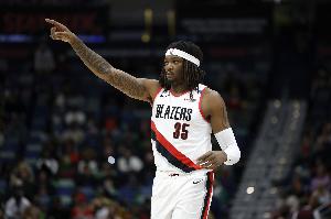 苏群分析，罗威伤愈复出后，杨瀚森很大概率会被下放至发展联盟，而他在NBA获得稳定上场机会的窗口期仅剩接下来的2到4周。