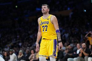 湖人遭遇伤病潮，今日与国王的比赛中将有5人缺阵，导致球队可使用的正式球员仅有9人。