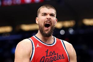 祖巴茨：小阵容时我会在低位予以惩罚，若遭遇包夹便会为队友创造机会。