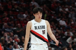 记者：五小阵容的执教方向不会因此动摇，杨瀚森的轮换情况短期内或难调整。