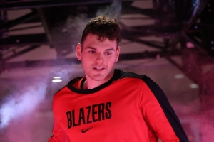 刘维伟表示，杨瀚森如今无需模仿他人，直接学习克林根的技术即可，他目前在场上的发挥非常自如。