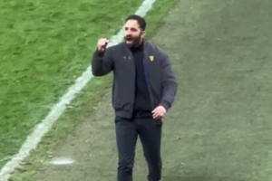 曼联三连胜后阿莫林情绪激动，曼晚：主帅帅位暂稳