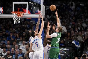 9中1！克里斯蒂谈弗拉格：18岁新人面对雷霆正常表现，我们应为他减压