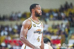 媒体人指出，弗格的经验至关重要，他与张镇麟之间配合默契，能够有效帮助新援融入球队。