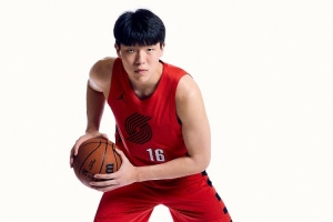 媒体人建议杨瀚森：别理会网络言论，专注于训练与比赛录像的研习。