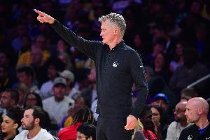 科尔盛赞球队阵容深度：替补席有穆迪、波杰、希尔德和小佩顿可用。