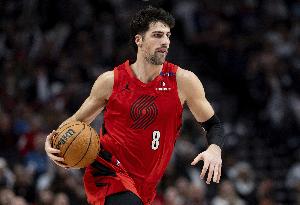 知名记者指出，开拓者全场紧逼战术成效显著，面对缺乏优秀控卫的火箭队，此战术或能发挥效用。