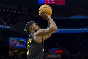 三分或许并非巴特勒的招牌技能，但如今他的三分出手已显得游刃有余。