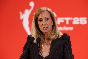 美记：WNBA提议将球员合同延期30天，以便继续进行劳资谈判，此举旨在避免联赛停摆。