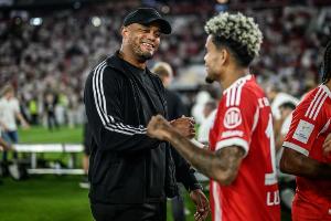 图片报报道称，若孔帕尼率拜仁夺得欧冠冠军，他将获得100万欧元奖金；若迪亚斯能荣膺金靴，则将收获25万欧元奖金。