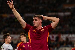 罗马弃用弗格森首发，罗体称其脚踝伤病史严重，俱乐部为防风险作此调整。