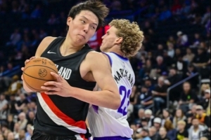 媒体人认为，具备运动战得分能力是积极表现，杨瀚森需要展现出活力、拼劲与积极性。