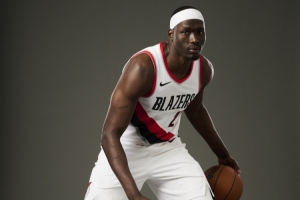 媒体人指出，里斯的加入弥补了克林根和杨瀚森在进攻端移动与投射方面的短板。