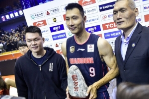 7年前的今日，广东男篮核心易建联达成CBA万分成就。