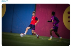 巴萨19岁青训中场马奎斯今日随一线队训练，据记者报道。