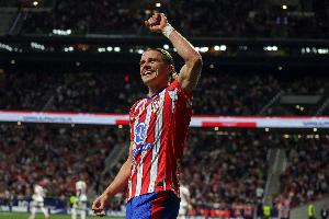 阿斯报消息，巴里奥斯因伤将缺阵两场比赛，这为加拉格尔创造了首发出场的机会。