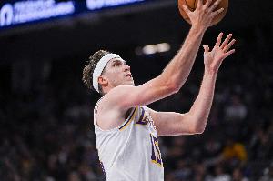 5年2.4亿顶薪有望！若詹皇离队，里夫斯场均或能砍下40分6篮板10助攻3抢断，跻身180俱乐部。