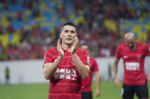 据媒体人透露，上海海港对周定洋的关注已有一段时间，引进他的目的不仅限于本赛季的冠军争夺。