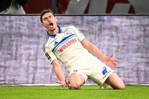 白堡主帅：帕尼切利堪称英超射手王希勒类型的球员，是一位极为罕见的禁区高效中锋。