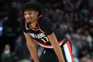 《拓记：夏普首发登场后状态下滑 球权虽增效率反降》