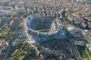 《每体展示可容纳10.5万人的诺坎普，巴萨将于7天后在此地公开训练》