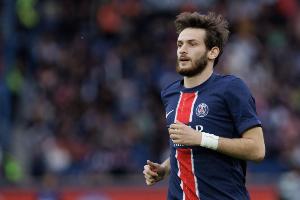 据《队报》报道，四年前，K77曾获法甲多家球队推荐，但当时无人问津，尼斯队则因认为佣金过高而最终放弃。