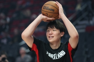 刘维伟表示，杨瀚森非常珍视征战NBA的机遇，整个团队也在全力帮助并督促他。