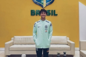 据《每体》报道，巴萨正密切关注16岁的巴西新星扎巴雷利。