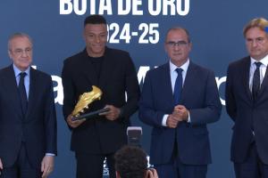 生涯首座金靴！姆巴佩加冕24-25赛季欧洲金靴奖，皇马全队到场助阵。