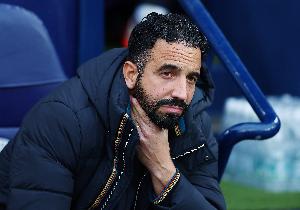 前曼联助教肯定了阿莫林的执教策略，认为其固执的打法最终取得了成效，并展望曼联有望成为本赛季的一匹黑马。