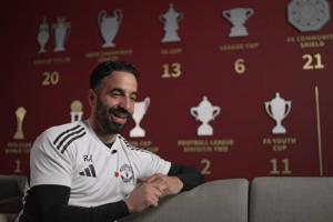 阿莫林谈蓄发哥：不清楚他何时会剪头发，但希望这一天能早点到来。