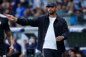 孔帕尼盛赞于帕是球队中不可或缺的关键人物，他表现出色，并且在此感到十分愉悦。