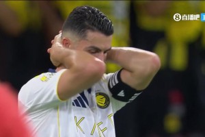 错失必进机会！C罗禁区内面对半空门暴力射门打飞了！