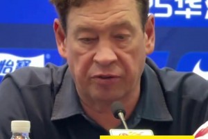 斯卢茨基:每次进攻都有威胁，这场胜利实至名归！