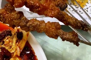 带上货了？朱芳雨吃陕西烧烤聊曾凡博：他跳出了CBA舒适区！