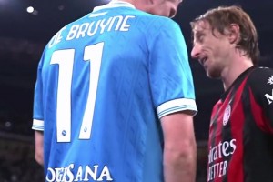 中场大师的惺惺相惜莫德里奇和德布劳内的比赛看一场少一场~