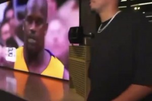 豪啊！布克带着甲亢哥参观自己的车库 清一色的古董老爷车啊~