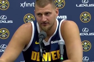 重型后卫的压迫感！06年刚增重的科比，看着真壮实啊！