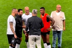 小社牛！马马杜重回工体，法比奥女儿直接向他飞奔而来