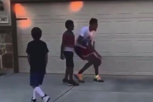 这就是NBA的实力！德章泰-穆雷1v2各种秀拉杆折叠暴扣