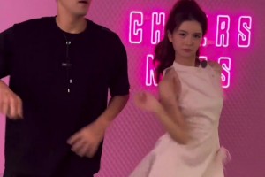 真会玩！郭艾伦与女主播炼炼热舞，最后把对方给撞飞了