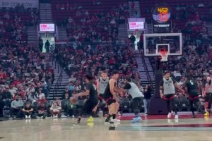 功劳不小！杨瀚森和夏普打出手递手掩护配合，后者拿下本场MVP