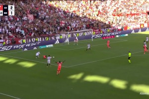 点球不进啊！巴尔德造点，莱万点球离谱打偏