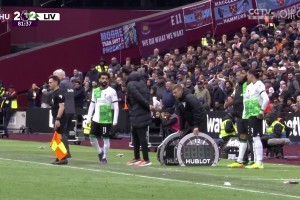 斯洛特怎么办？当年萨拉赫不满替补，即将上场时和渣叔发生争吵