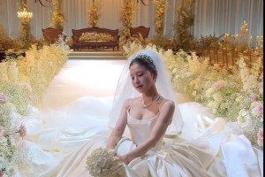 小脸蛋好身材！堂安律老婆穿上婚纱后看着真的太美了