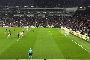 球迷现场实拍！普利西奇踢飞点球