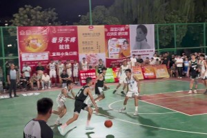 野球场这3号运球是否有翻腕？打球有点哈利伯顿的感觉！