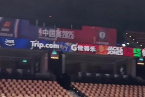 国产卡戴珊肘姐：卡戴珊来看布克打球了